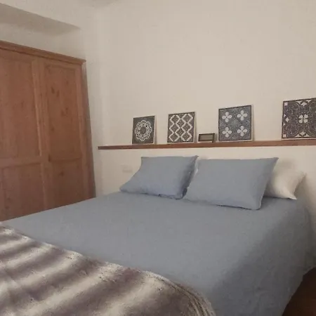 Charming Top-floor With Balcony Apartment *