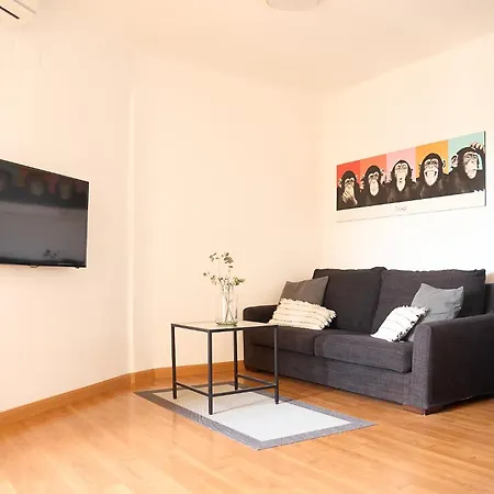 Charming Top-floor With Balcony Apartment *