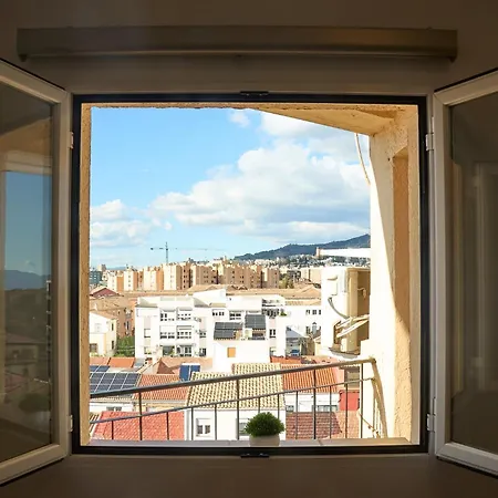 Charming Top-floor With Balcony *